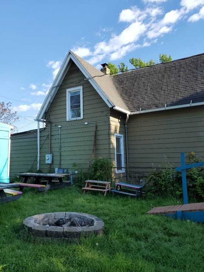 Building Photo - Newly Renovated 4BR/1BA Single-Family Home with Garage – Cleveland