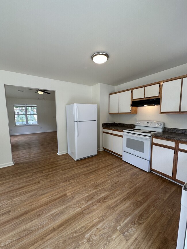 Building Photo - 4406 McClelland Dr