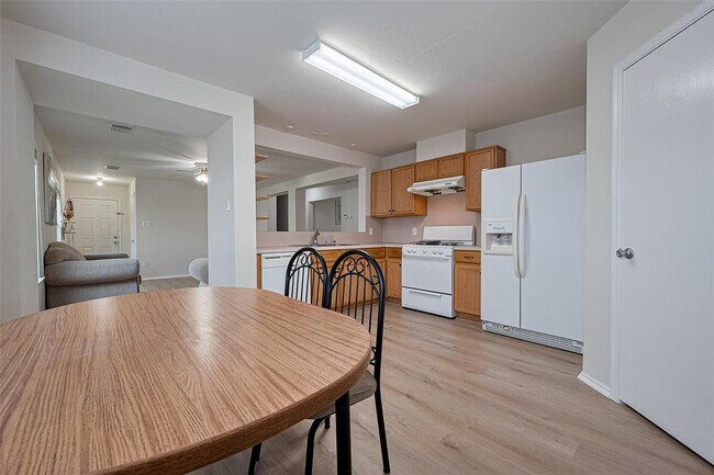 Building Photo - 8435 Westknoll Ln