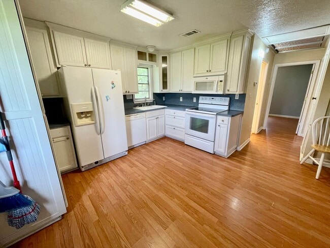 Building Photo - 800 Grigsby Ave