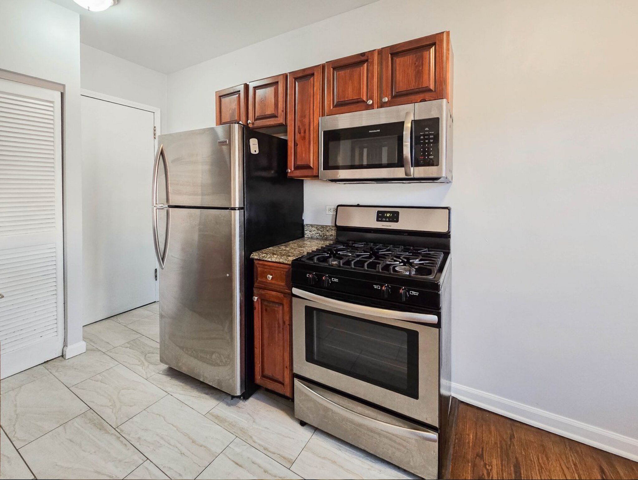 Building Photo - 3730 N Sheffield Ave