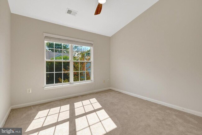 Building Photo - 12913 Wood Cres Cir