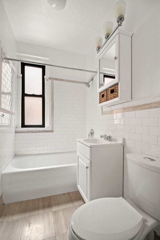 Building Photo - 66 St Nicholas Pl