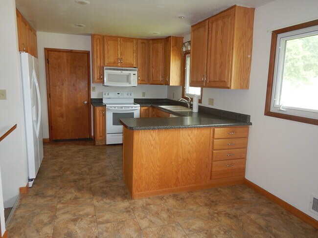 Building Photo - 2214 Anna Ave