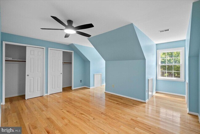 Building Photo - 8608 Oak Brook Ln