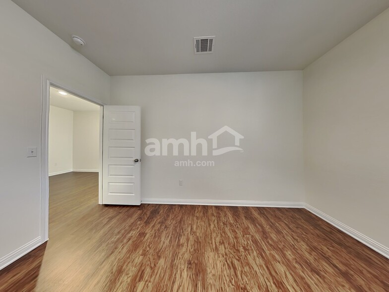 Building Photo - 5813 Monmarte Cove