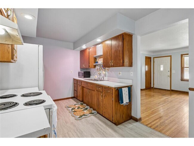 Building Photo - 5542 S 28th Ave