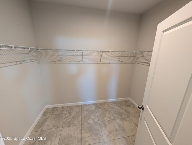 Building Photo - 2273 Landing Dr