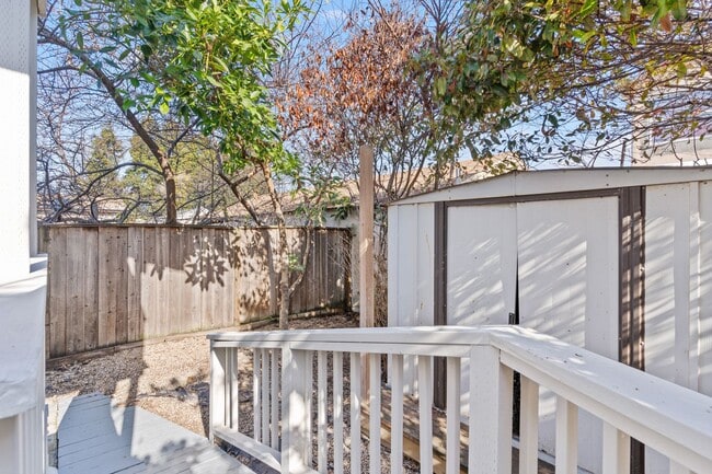 Building Photo - Remodeled 4-Bedroom House w/ Private Yard in Oakland