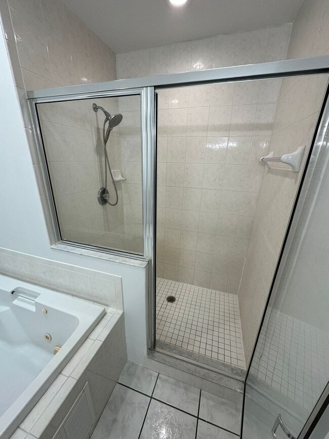 Building Photo - TIERRA VERDE - Updated Unfurn. Annual - 3 BR/3.5 BA, 2 CG Tandem Garage