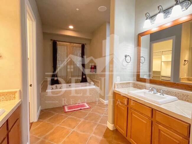 Building Photo - 9443 E Ironwood Bend