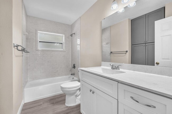 Building Photo - 385 Lincoln Ave