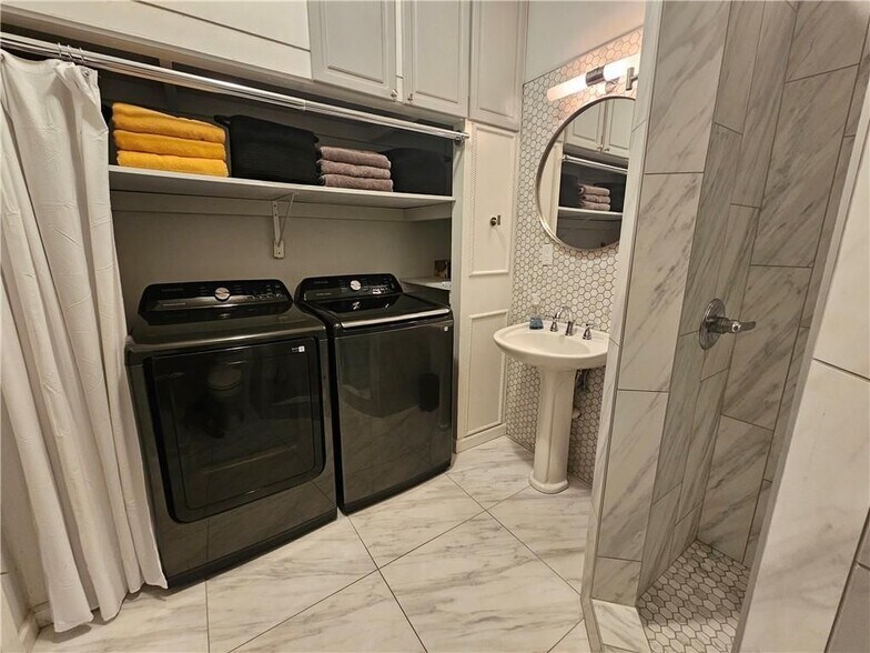 Building Photo - 74 Boulevard, B