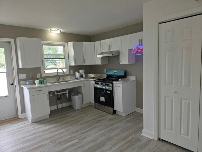 Building Photo - 601 Rizek Dr
