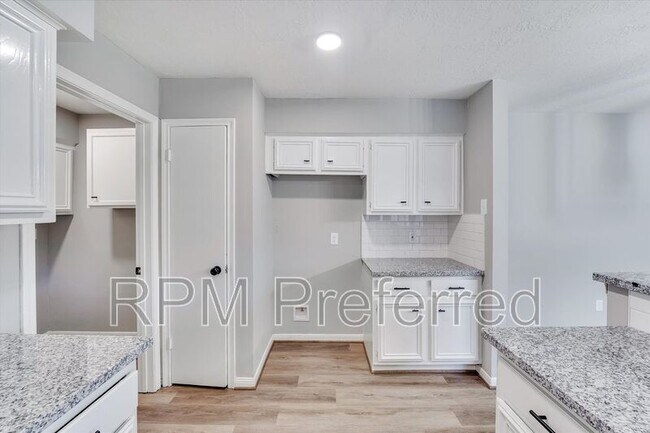 Building Photo - 8526 Deer Meadow Dr