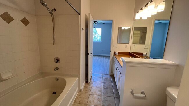 Building Photo - 2048 Alta Meadows Ln