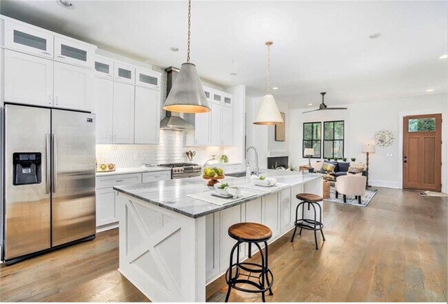 Building Photo - 178 Richardson St SE