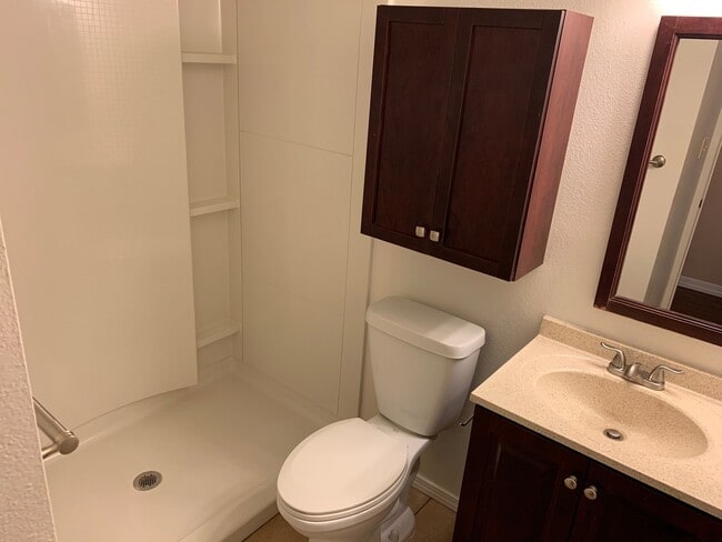 Building Photo - Home For Rent | 3 Bed | 2 Bath | 2 Car Gar...