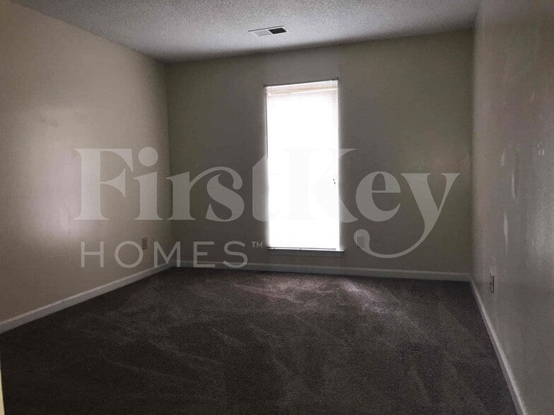 Building Photo - 3926 Oak Branch Cir W