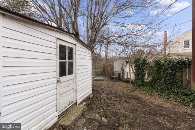 Building Photo - 5816 N Kings Hwy