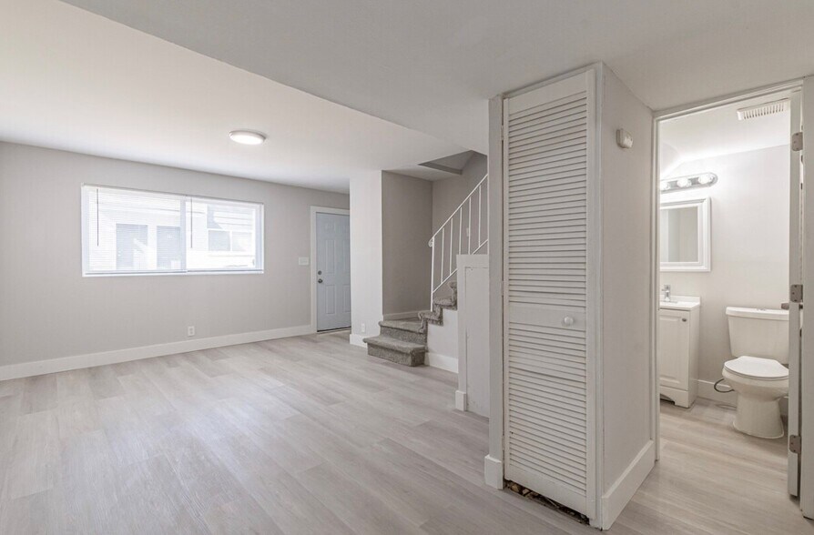 Spacious Living Area - 2959 Forrest Hills Dr SW