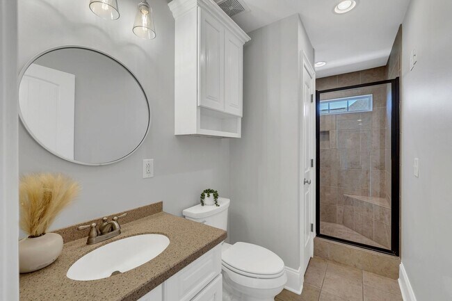 Building Photo - Luxury 4BR Home with River Views & Entertainer’s Bonus Room