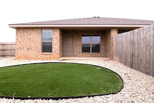 Building Photo - 2118 Langford Ave