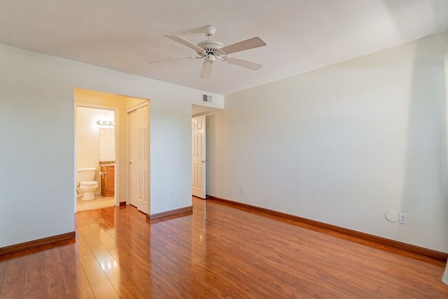 Building Photo - Ready to Move In - Two Bedrooms!