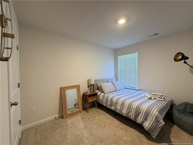Building Photo - 225 David Hl Dr