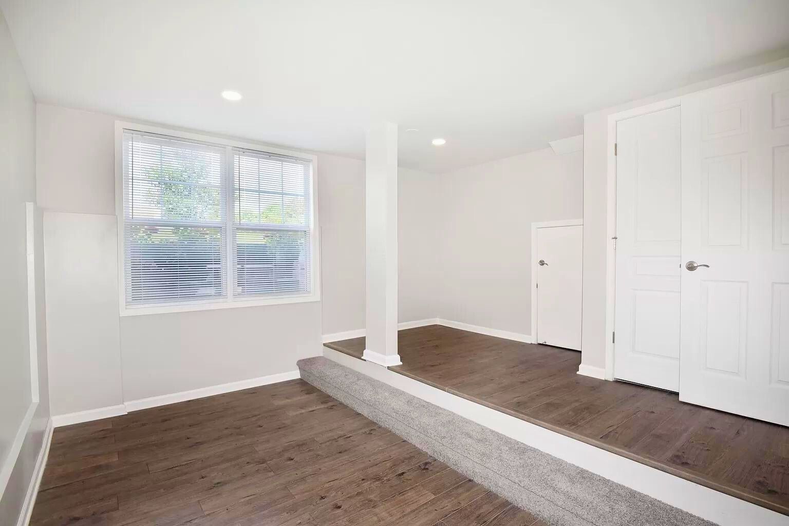 Building Photo - 863 Barclay Cir