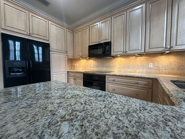 Building Photo - WESTSHORE YACHT CLUB - PREMIER GATED COMMUNITY