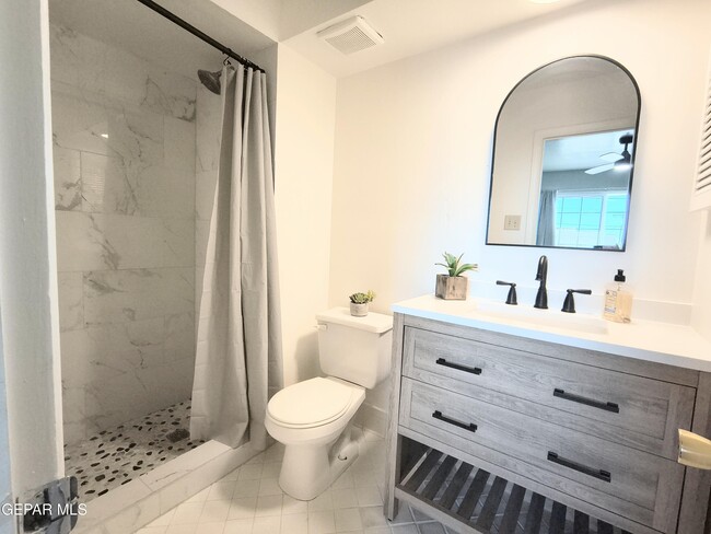 Building Photo - 333 Eubank Ct