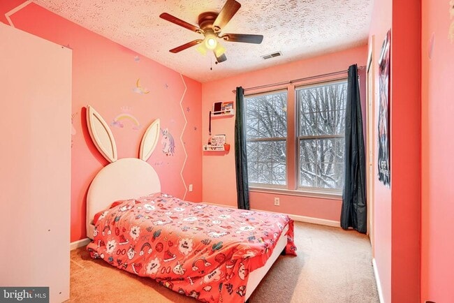 Building Photo - 10 Bluestem Ct