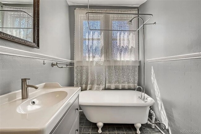 Building Photo - 4188 Winona Ct