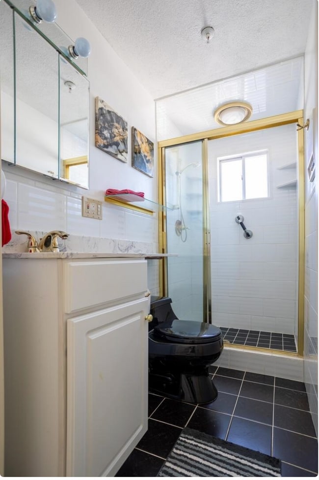 Building Photo - 68 Kings Hwy