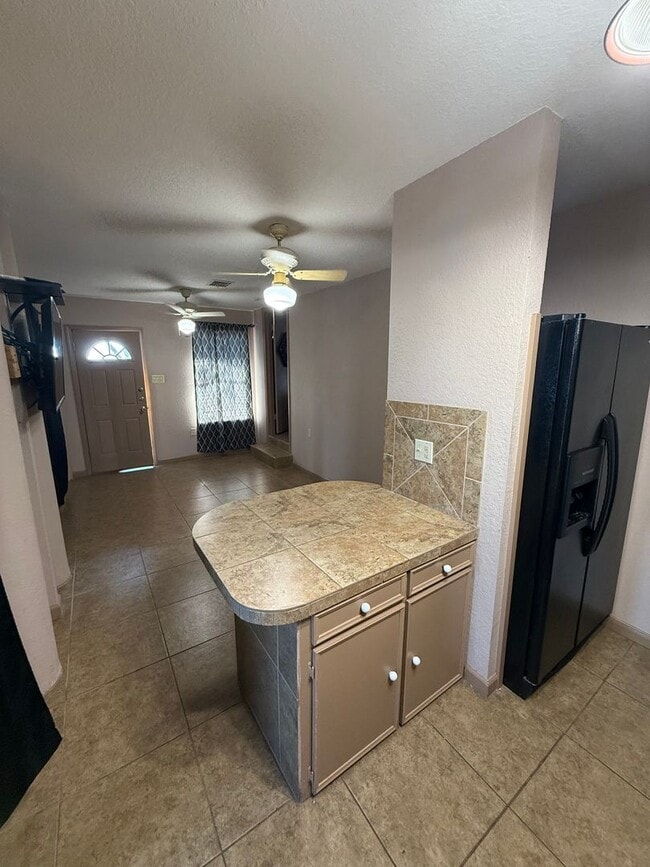 Building Photo - NEW ON MARKET (PRICE DROP!)