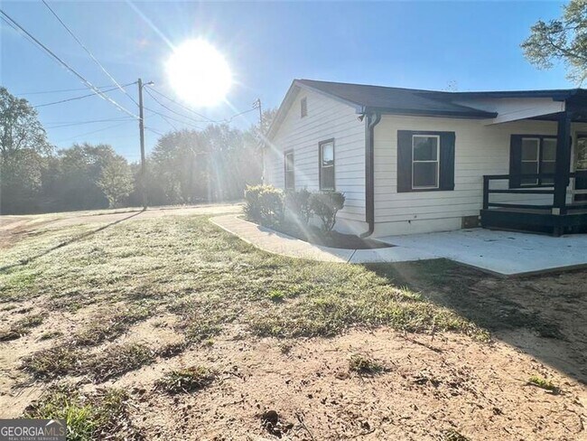 Building Photo - 126 Arnold Rd SE