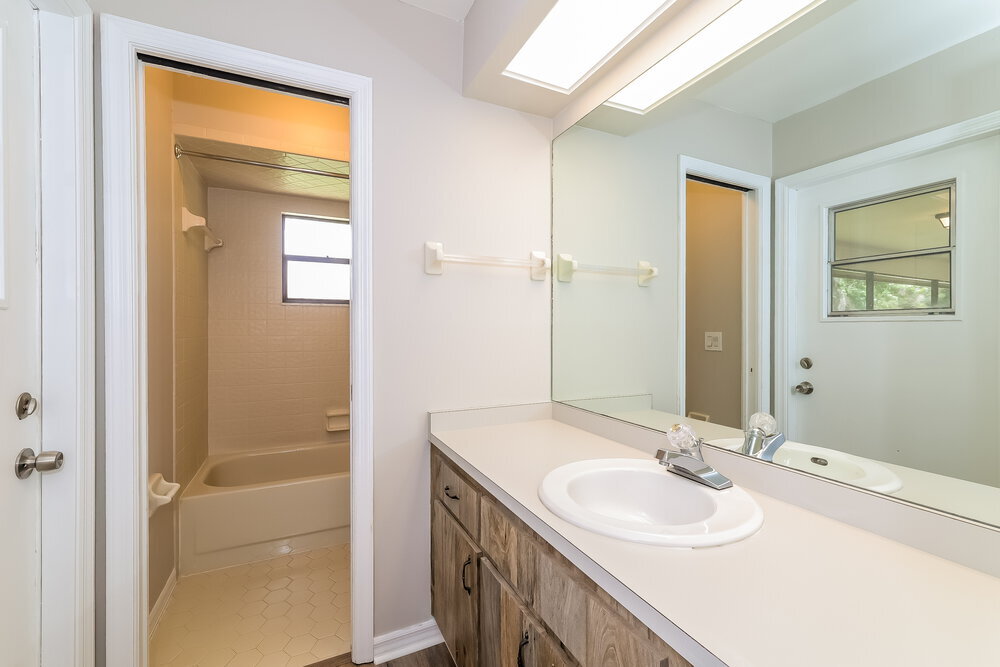 Building Photo - 206 College Grove Cir NE