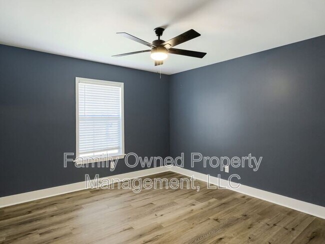 Building Photo - 23 Shadowmoss Pkwy