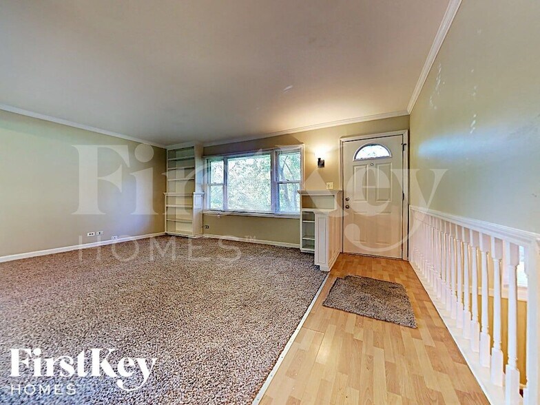 Building Photo - 28W608 Bolles Ave
