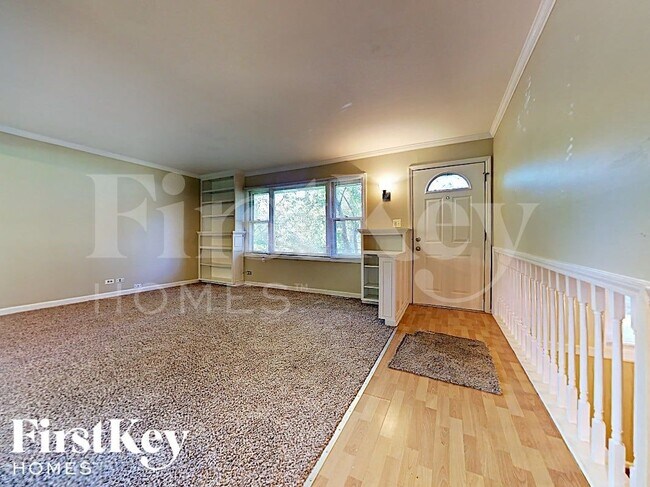 Building Photo - 28W608 Bolles Ave