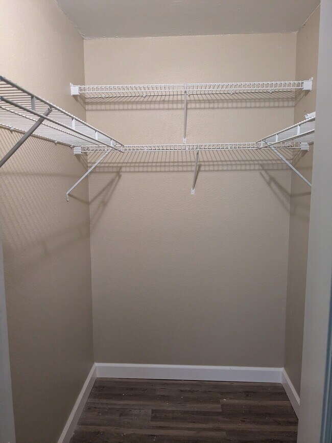 Building Photo - 4575 Cove Cir