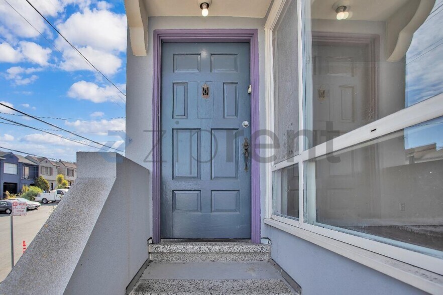 Building Photo - Unit