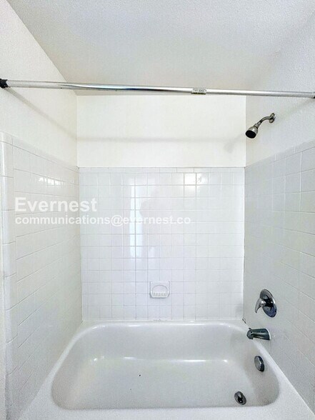 Building Photo - 3530 E Richmond Rd