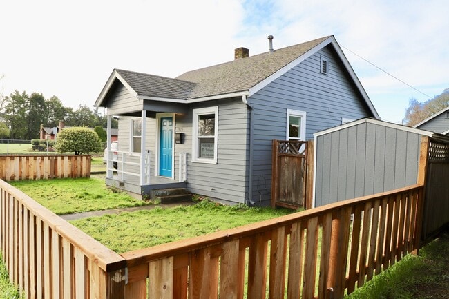 Building Photo - Cozy Remodeled 3-bedroom 2 bath Home - Close to State Capitol - On BUS LINE