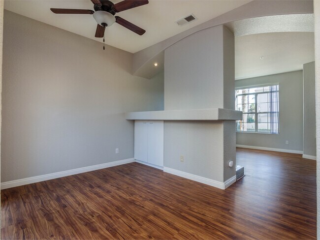 Building Photo - TOTALLY REMODELED, BLOCKS TO THE BEACH!