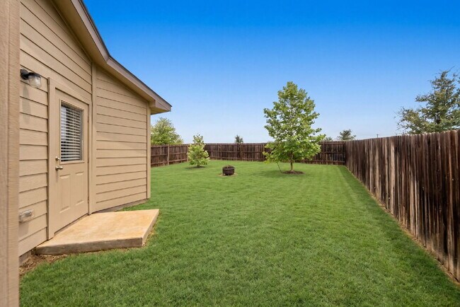 Building Photo - New Rental Alert! 2 Weeks Free Rent with 15 Month Lease