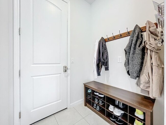 Building Photo - 5/3 Spacious Lake County Home