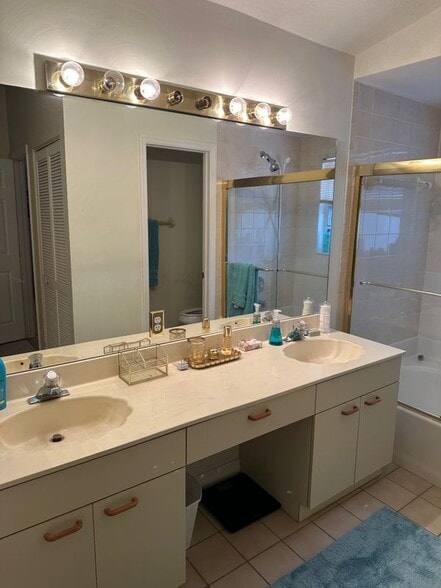 Building Photo - 306 Emerald Bay Cir