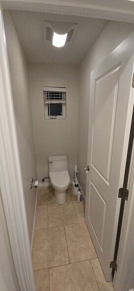 master bath - 532 N Francisca Ave